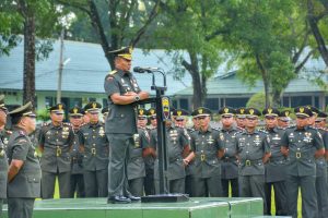 Brigjen TNI Rifky Nawawi, membuka Pendidikan Pembentukan Bintara (Diktukba) TNI AD 2023 dalam upacara yang digelar di Mako Rindam I/BB, Pematangsiantar, Selasa (14/3/2023).