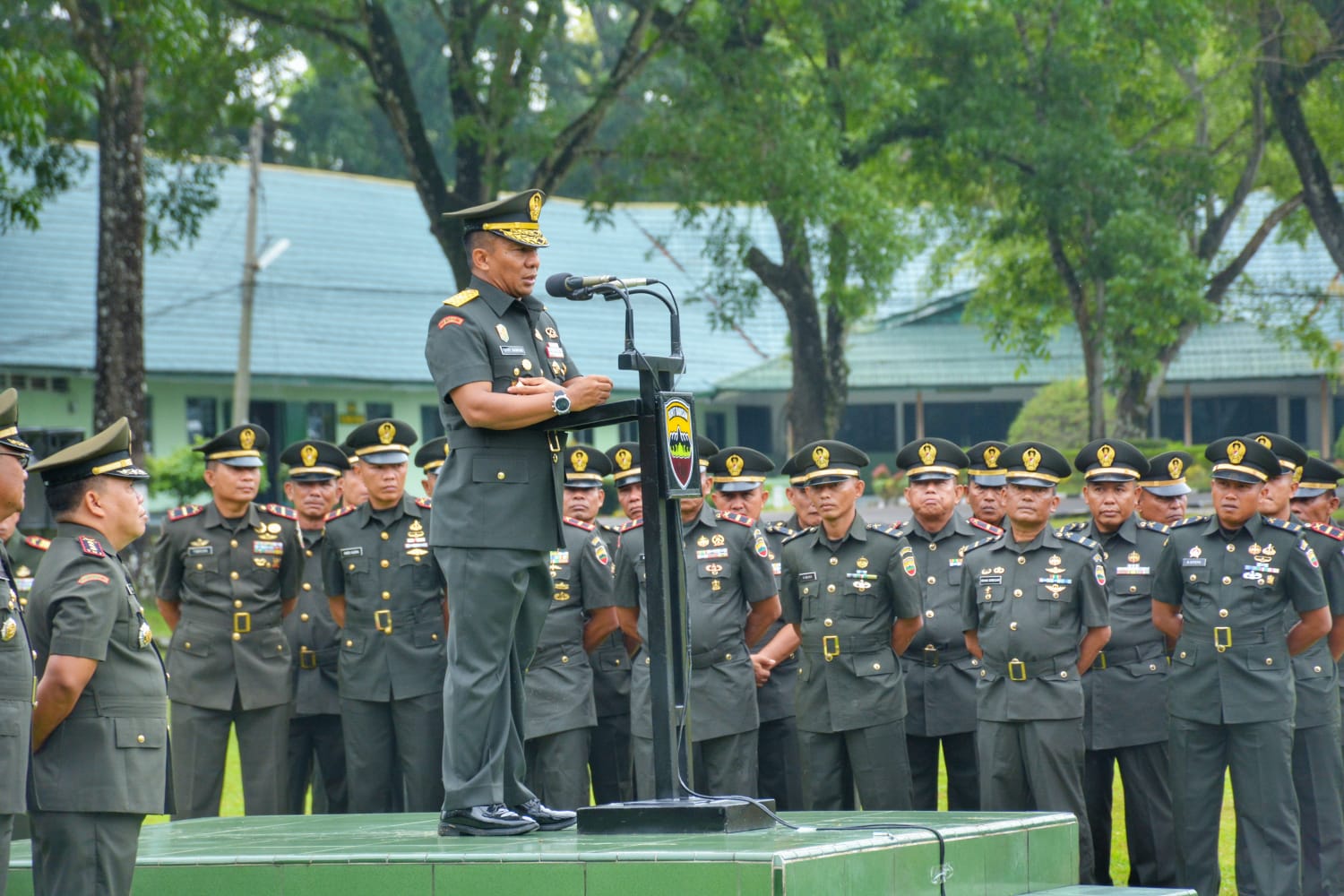 Brigjen TNI Rifky Nawawi, membuka Pendidikan Pembentukan Bintara (Diktukba) TNI AD 2023 dalam upacara yang digelar di Mako Rindam I/BB, Pematangsiantar, Selasa (14/3/2023).