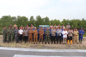 Dandim 0104/Atim Ikuti Puncak Penanaman Mangrove Nasional Serentak