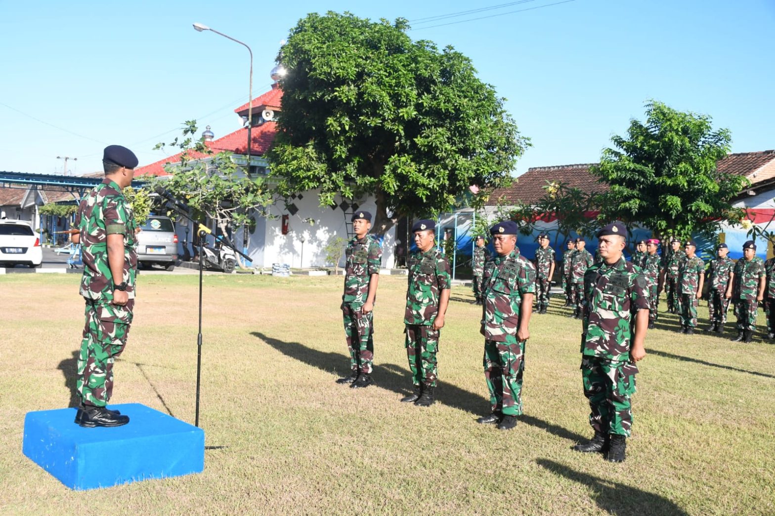 Danlanal Banyuwangi Pimpin Upacara Pengukuhan 4 Jabatan Strategis di Lanal Banyuwangi