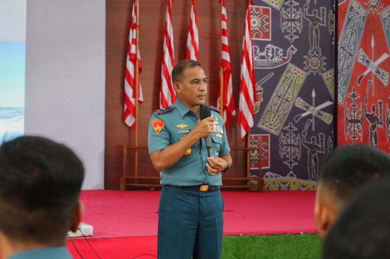 Danlantamal IX Ambon Berikan Pengarahan Kepada Perwira KRI dan KAL