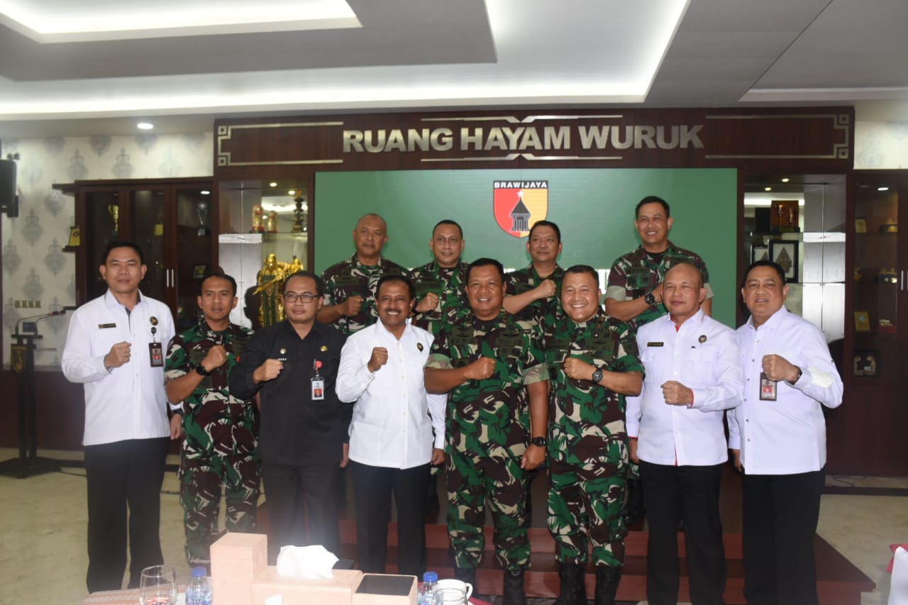 Danlantamal V Hadiri Acara Pemantauan Gelar Kekuatan TNI di Kodam V/Surabaya, Senin (27/2/2023)