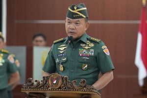 Kasad Jenderal TNI Dr. Dudung Abdurachman menerima laporan korps kenaikan pangkat 32 Perwira Tinggi di Jakarta, Senin (5/6/2023).