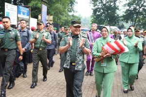 Kasad Napak Tilas Kerajaan Galuh dan Berikan Bansos ke Warga Karangkamulyan
