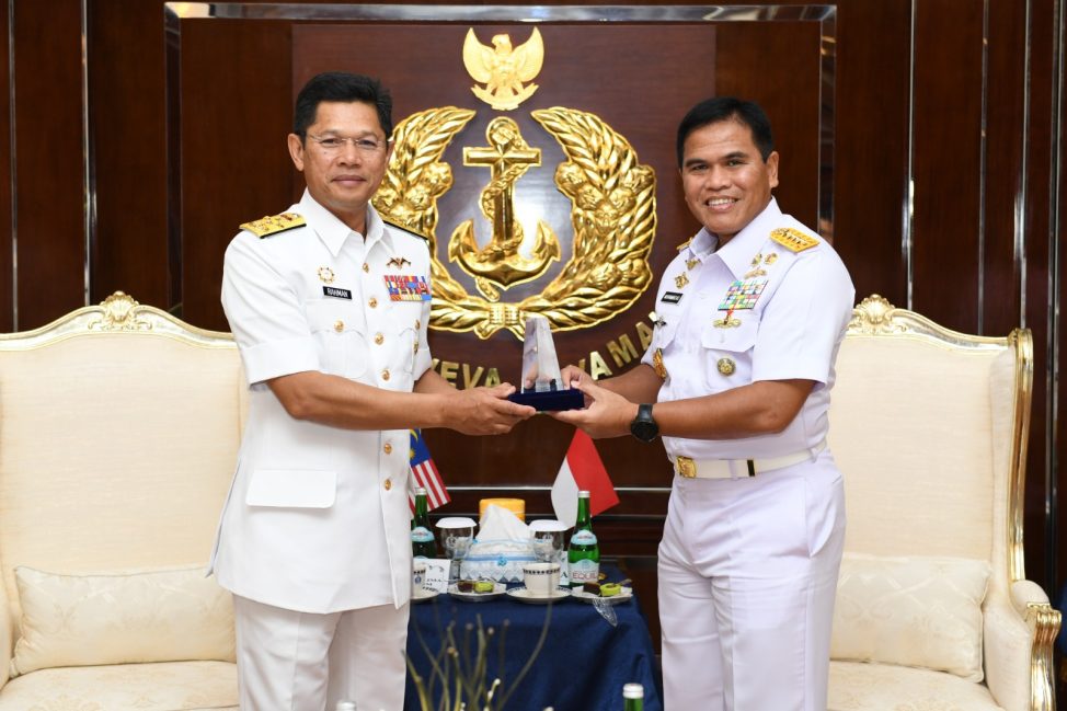 Aparat, Daerah, Danlantamal, Dewan Pers, DPR RI, Indonesia, Institut, Internasional, KASAD, KASAL, Keamanan, kodim, Komandan, Korem, Lantamal, Maritim, Militer, Nasional, Panglima TNI, Polres, POLRI, Prajutit, Pramuka, PWI, Raider, RI, Satgas, TNI, TNI AL, Wartawan, Yonif,