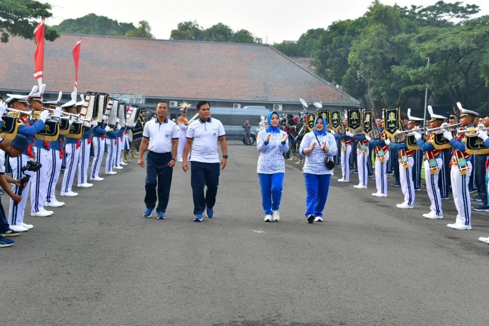 Kasal Muhammad Ali bersama istrinya, Fera, mengunjungi AAL Bumimoro Surabaya, Jumat (20/1/2023)