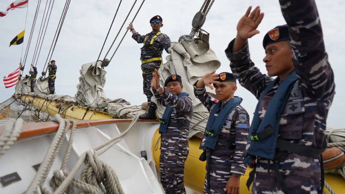 Prajurit TNI AL yang akan berangkat ekspedisi KJK dengan KRI Bima Suci di Surabaya, Minggu (2/4/2023). Foto: indomaritim.com/TNI AL