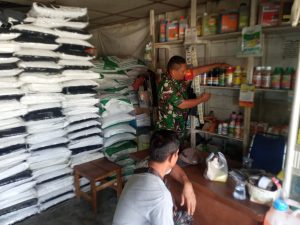 Kodim 0104/Aceh Timur Pantau Ketersediaan Pupuk Dan Obat-obatan Pertanian, Senin (13/3/2023)