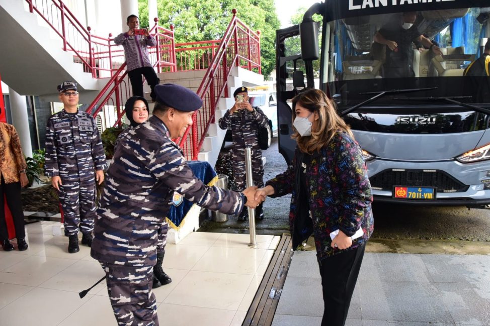 Aparat, Daerah, Danlantamal, Dewan Pers, DPR RI, Indonesia, Institut, Internasional, KASAD, KASAL, Keamanan, kodim, Komandan, Korem, Lantamal, Maritim, Militer, Nasional, Panglima TNI, Polres, POLRI, Prajutit, Pramuka, PWI, Raider, RI, Satgas, TNI, TNI AL, Wartawan, Yonif,