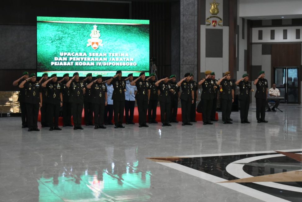 Mayjen TNI Widi Prasetijono Pimpin Serah Terima Sejumlah Pejabat Utama Kodam IV/Diponegoro