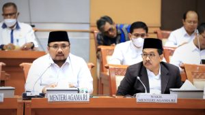 Menteri Agama Yaqut Cholil Qoumas didampingi Wakil Menteri dalam rapat kerja bersama Komisi VIII DPR RI, Senin (27/3/2023). Foto: Kemenag