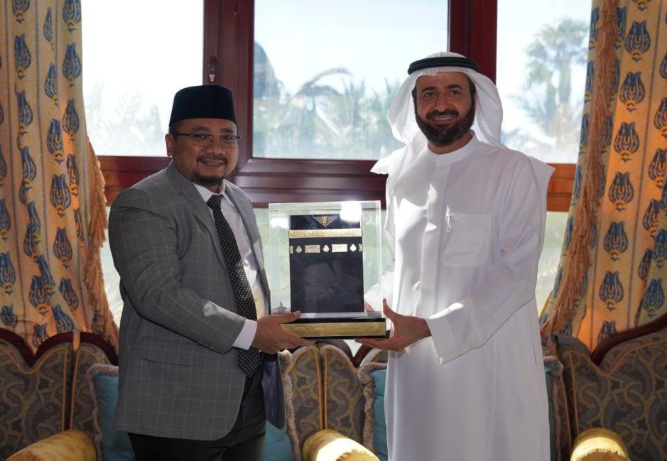 Menag Yaqut Cholil Qoumas bertemu Menteri Haji dan Umrah Arab Saudi Tawfiq F Al Rabiah, Minggu (12/3/2023). Foto: Kemenag