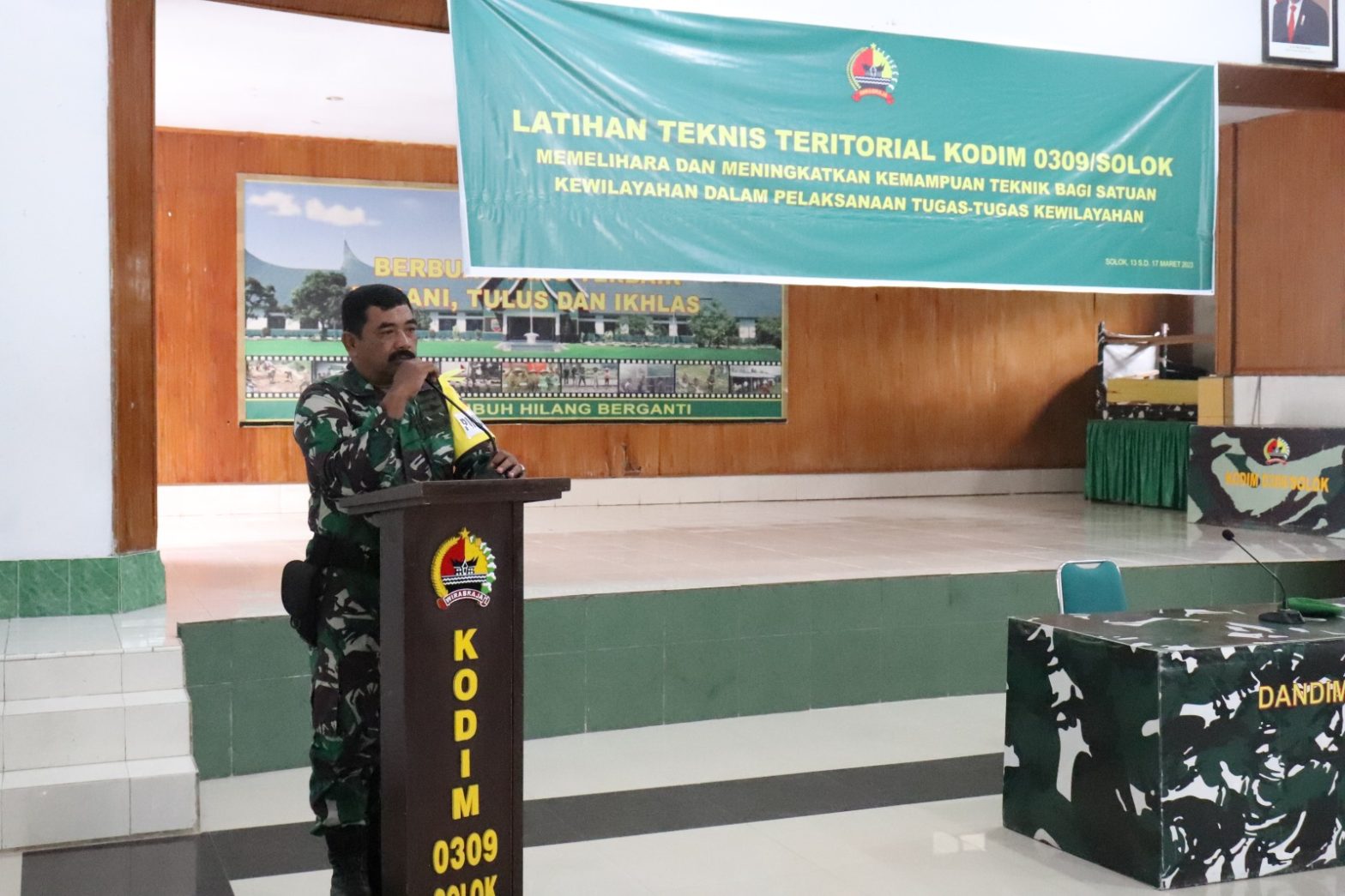 Pabung Solok Selatan Kodim 0309/Solok Mayor Inf Syahrial membuka latihan teknis teritorial di Aula Makodim Jl. A. Yani, Nomor 1, Kelurahan VI Suku, Kecamatan Lubuk Sikarah, Kota Solok, Senin, (13/3/2023).