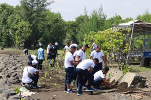 Peringati Hari Sampah Nasional, Lanal Tegal Tanam Ribuan Pohon Mangrove, Rabu (1/3/2023)