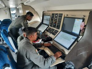 Pesawat udara TNI AL menemukan kapal KM Vivie Rae II yang mengalami mati mesin di Perairan Arafuru, Minggu (5/3/2023)