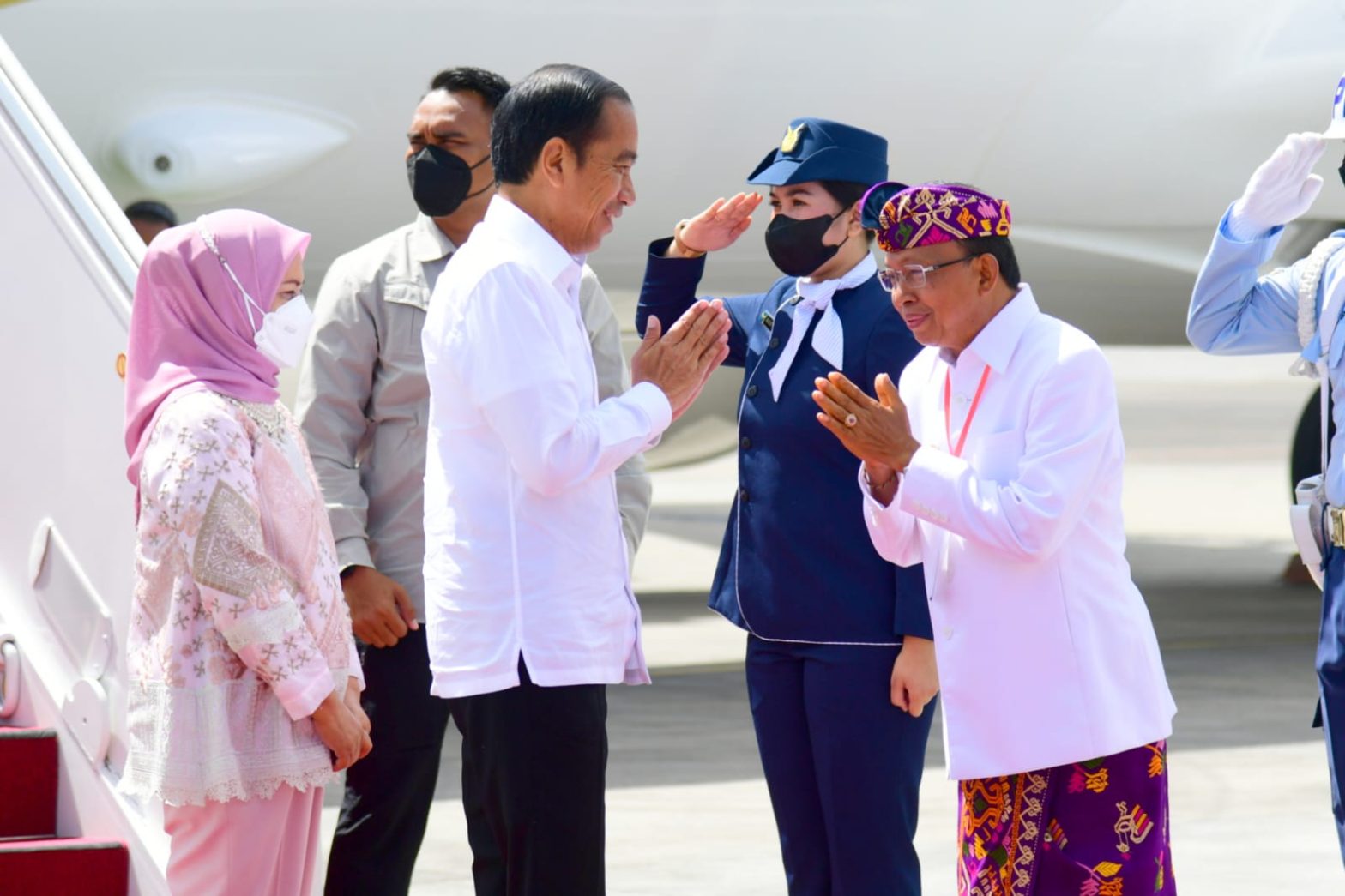 Presiden Jokowi bersama Iriana Joko Widodo Kunjungan Kerja ke Bali, Senin (13/3/2023). Foto: Humas Setkab
