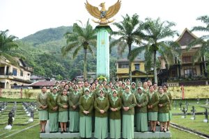 Sambut HUT Persit Ke-77, Persit KCK Koorcabrem Bukit Barisan Ziarah ke TMP Sibolga