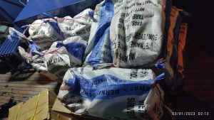 Batang bukti penyelundupan ratusan minuman keras (miras) yang berasal dari Malaysia di Nunukan, Rabu (1/3/2023)