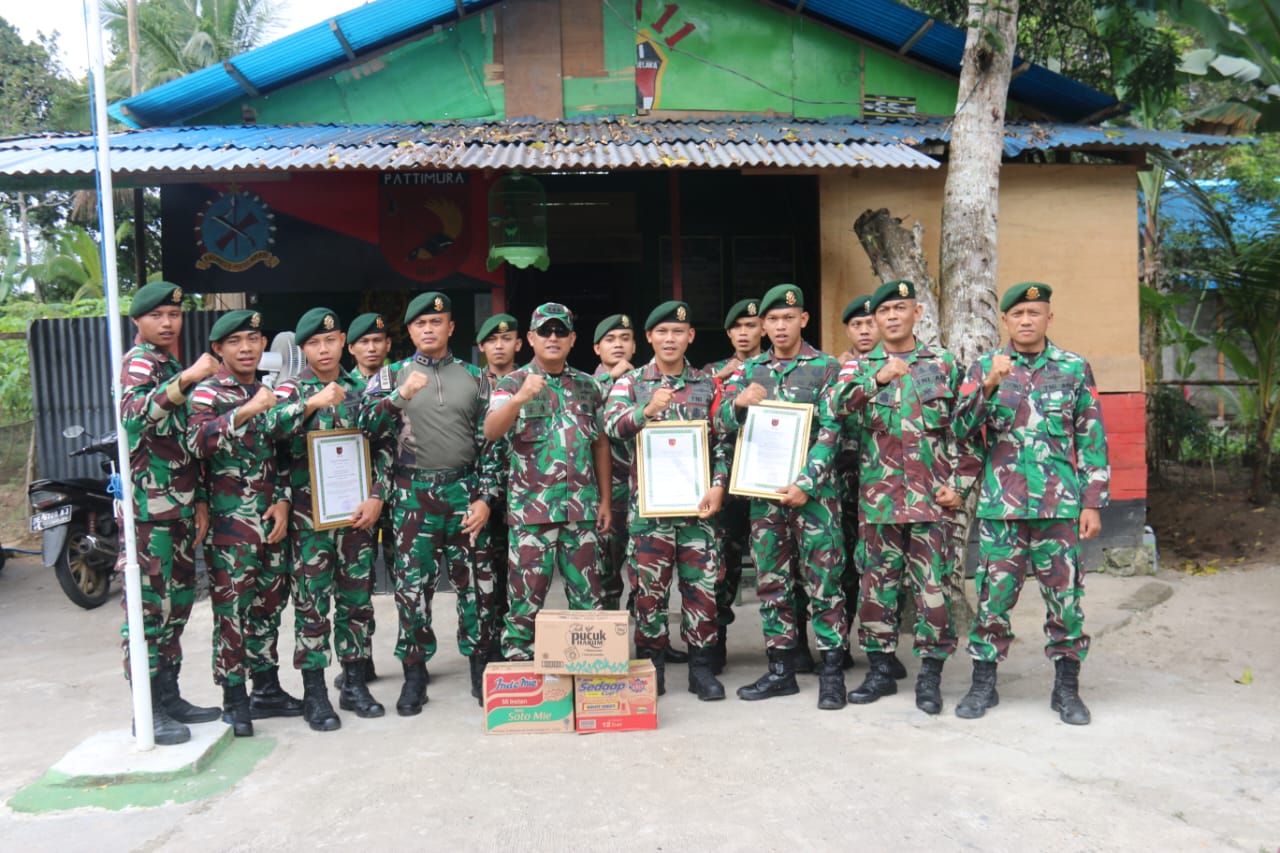 Satgas Yonarmed 1 Kostrad Terima Penghargaan dari Pangdam XVI/Pattimura