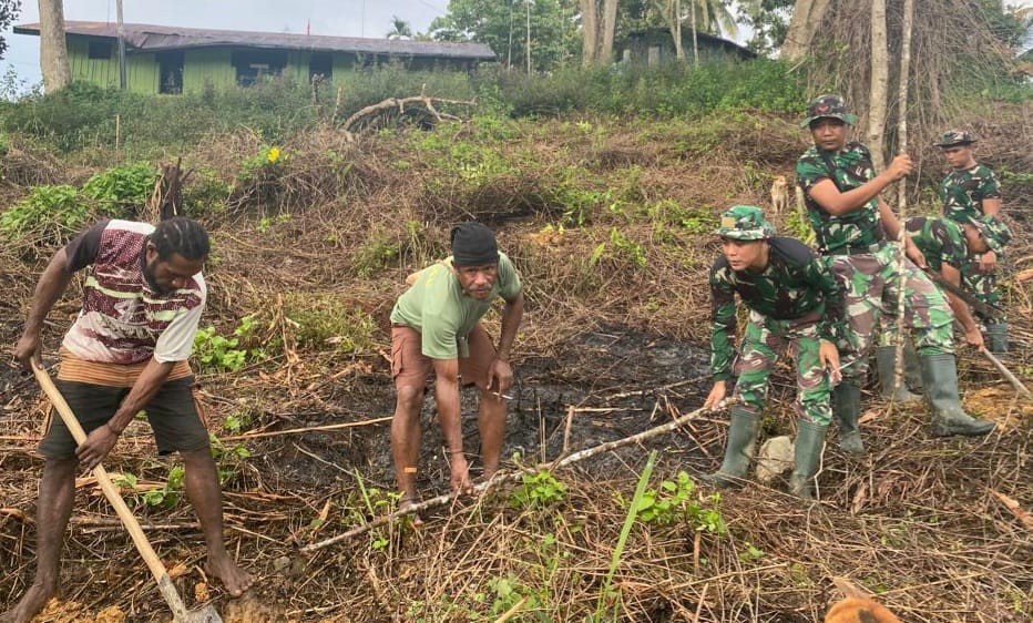 Satgas Yonif 143/TWEJ Ajak Masyarakat Papua Berkebun untuk Tingkatkan Perekonomian