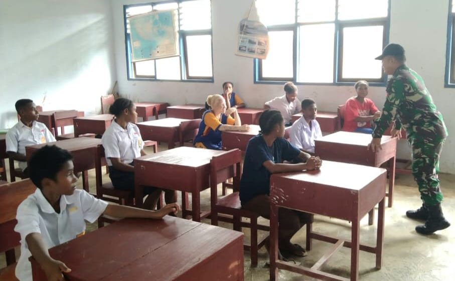 Satgas Yonif 143/TWEJ Berikan Motivasi ke Generasi Muda Papua