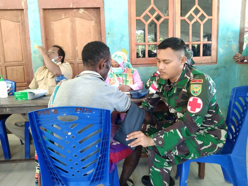 Satgas Yonif 143/TWEJ Gelar Pengobatan Massal dengan Dinas Kesehatan di Papua
