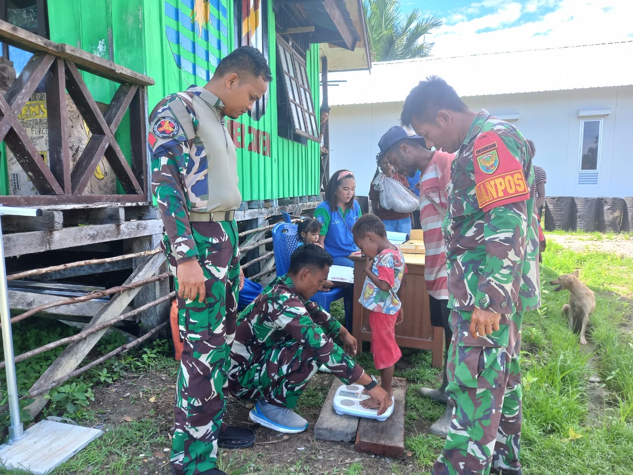 Satgas Yonif Raider 200/BN dan Puskesmas Airu Berikan Penyuluhan Kesehatan Cegah Stunting