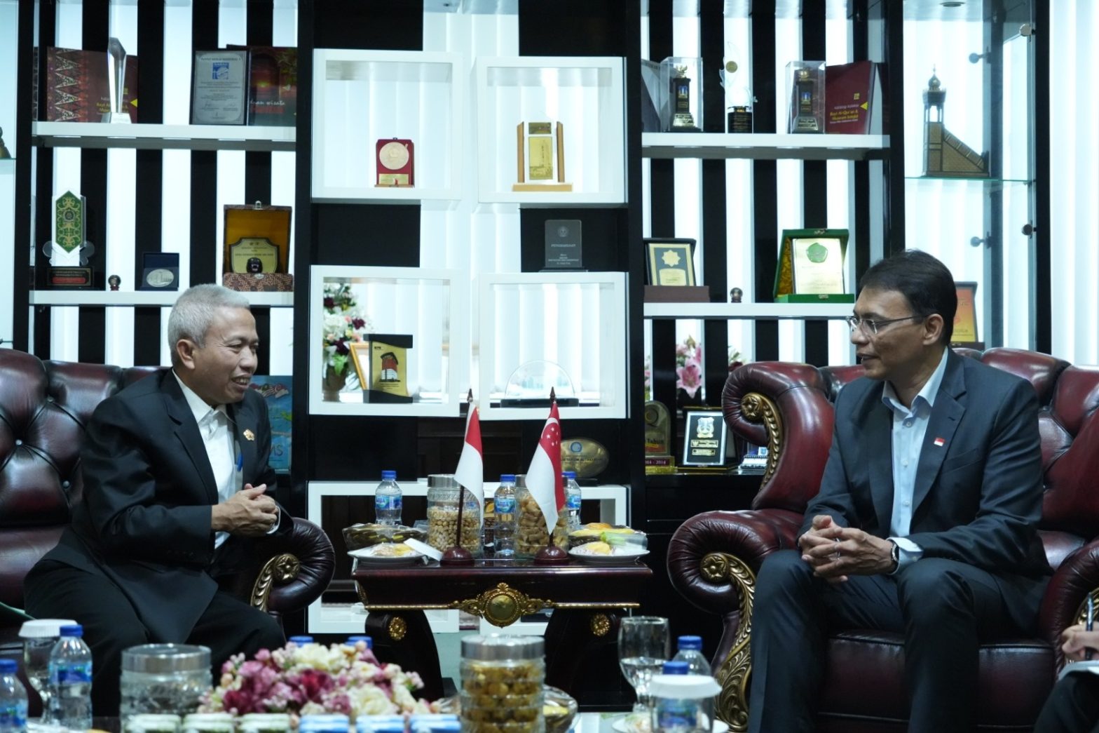 Sekretaris Jenderal (Sekjen) Kementerian Agama, Prof. Nizar hari ini menerima kunjungan Timbalan Ketua Eksekutif Majlis Ugama Islam Singapura (MUIS), Kadir Maideen bersama pengurus Menteri Agama Brunei Darussalam, Indonesia, Malaysia, dan Singapura (MABIMS) sekaligus Pegawai Rangkaian Antarabangsa, Selasa (14/3/2023). Foto: Humas Kemenag