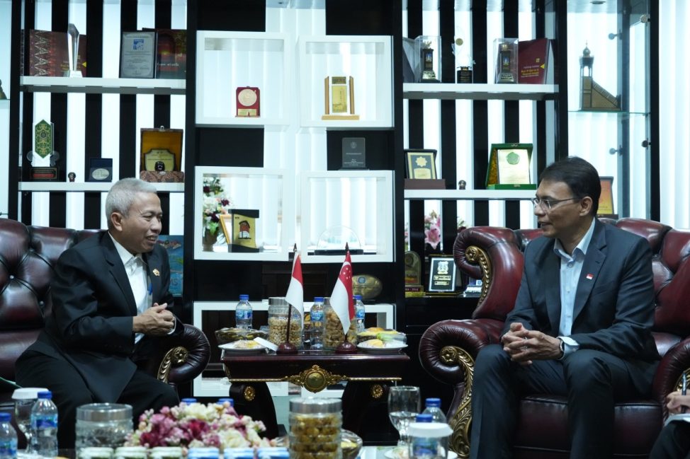 Sekretaris Jenderal (Sekjen) Kementerian Agama, Prof. Nizar hari ini menerima kunjungan Timbalan Ketua Eksekutif Majlis Ugama Islam Singapura (MUIS), Kadir Maideen bersama pengurus Menteri Agama Brunei Darussalam, Indonesia, Malaysia, dan Singapura (MABIMS) sekaligus Pegawai Rangkaian Antarabangsa, Selasa (14/3/2023). Foto: Humas Kemenag