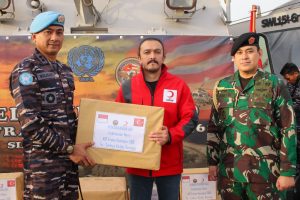 TNI AL memberikan bantuan kapada korban gempa di Turki, Kamis (16/3/2023). Foto: Dispenal