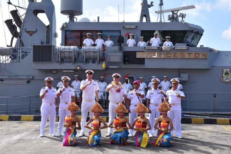 TNI AL Sambut Kedatangan Kapal Perang Australia HMAS Launceston III