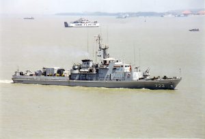 TNI AL Selamatkan ABK yang Kandas di Perairan Ketapang