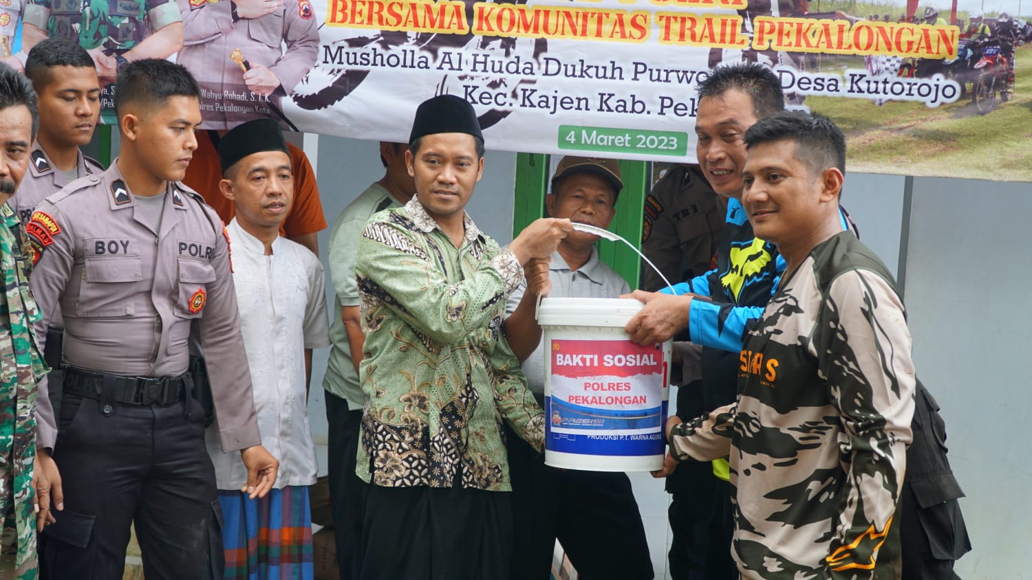 TNI-Polri Pekalongan Lakukan Patroli Jelajah Hutan dan Baksos, Sabtu (4/3/2023)