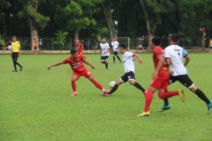 Tim Sepak Bola Yonif Raider 100/PS Berlaga dengan Tim PSAD, Kamis (16/3/2023)