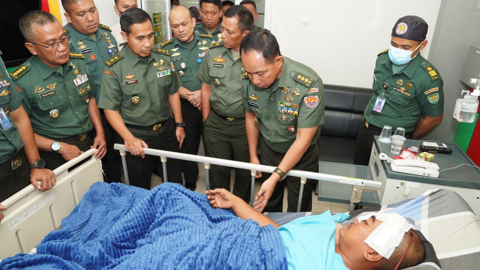 Wakasad Jenguk Kru Helikopter Bell 412 EP di RS Dustira