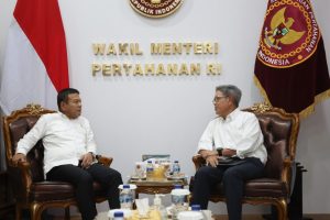 Wakil Menteri Pertahanan (Wamenhan) M. Herindra menerima kunjungan kerja Ketua Satuan Tugas (Satgas) Pelaksanaan Pembangunan Infrastruktur Ibu Kota Negara (IKN) Danis Hidayat Sumadilaga, di Jakarta, Senin (13/3/2023). Foto: Humas Kemenhan