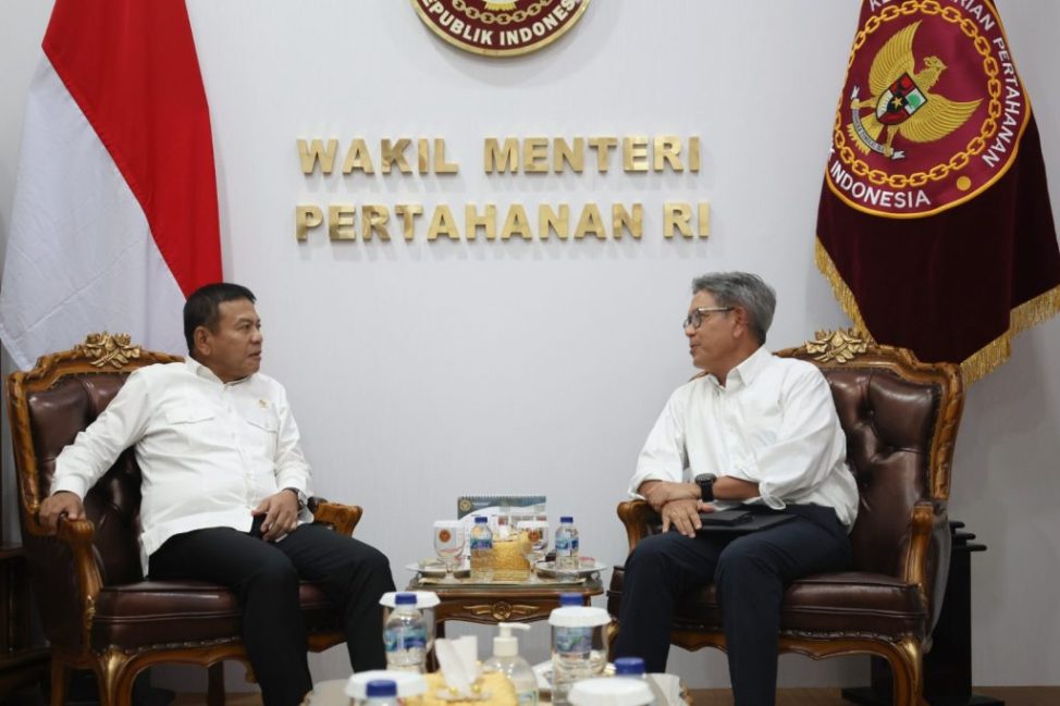 Wakil Menteri Pertahanan (Wamenhan) M. Herindra menerima kunjungan kerja Ketua Satuan Tugas (Satgas) Pelaksanaan Pembangunan Infrastruktur Ibu Kota Negara (IKN) Danis Hidayat Sumadilaga, di Jakarta, Senin (13/3/2023). Foto: Humas Kemenhan