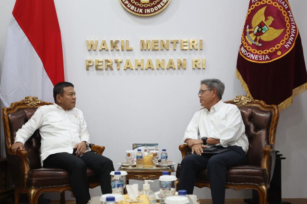 Wakil Menteri Pertahanan (Wamenhan) M. Herindra menerima kunjungan kerja Ketua Satuan Tugas (Satgas) Pelaksanaan Pembangunan Infrastruktur Ibu Kota Negara (IKN) Danis Hidayat Sumadilaga, di Jakarta, Senin (13/3/2023). Foto: Humas Kemenhan