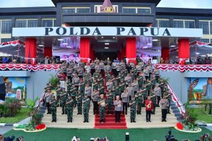 KSAL Muhammad Ali mendampingi Panglima TNI meresmikan Polda Papua