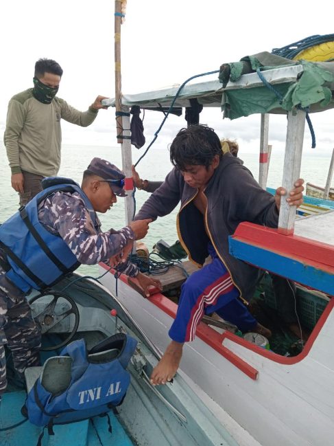 Pos Angkatan Laut Derawan Evakuasi Korban Hanyut di Perairan Pulau Bunyu
