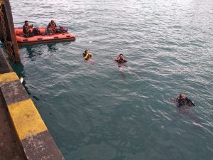 Lanal Banten mencari korban tenggelam di dekat Dermaga 3 Merak