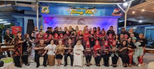 Ketua Umum PINKAN Indonesia, Ny. Penny Iriana Marsetio bersama para pengurus PINKAN Jawa Timur di Surabaya, Selasa (18/4/2023). Foto: Indomaritim.com/Anton