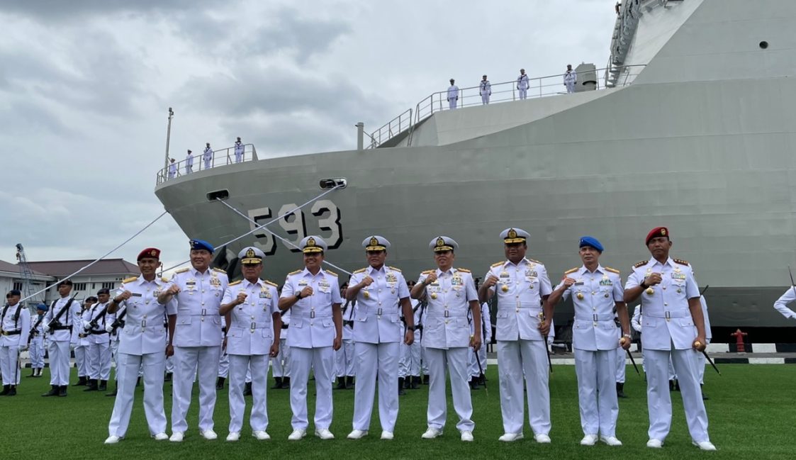 Foto bersama usai sertijab