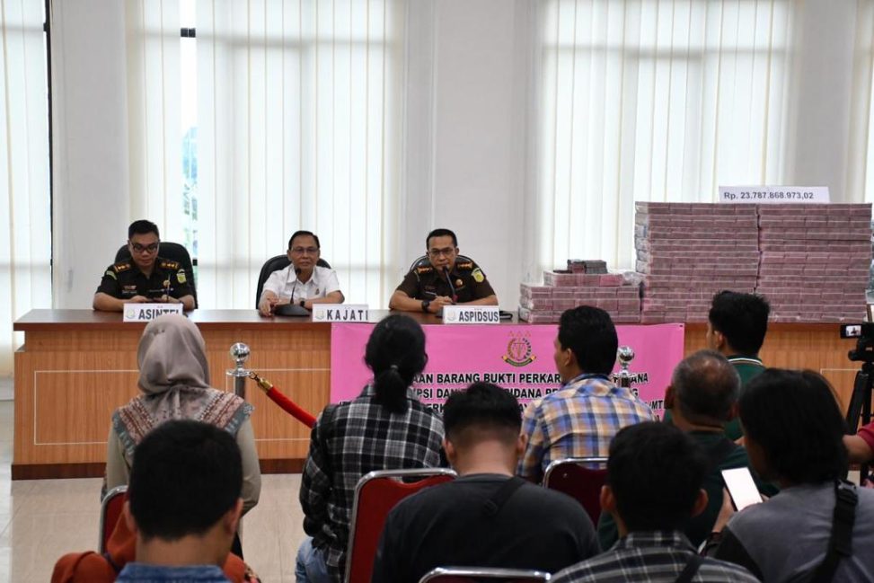 Kepala Kejaksaan Tinggi Jambi dalam Jumpa Pers di Jambi. Foto: indomaritim.com/IRD