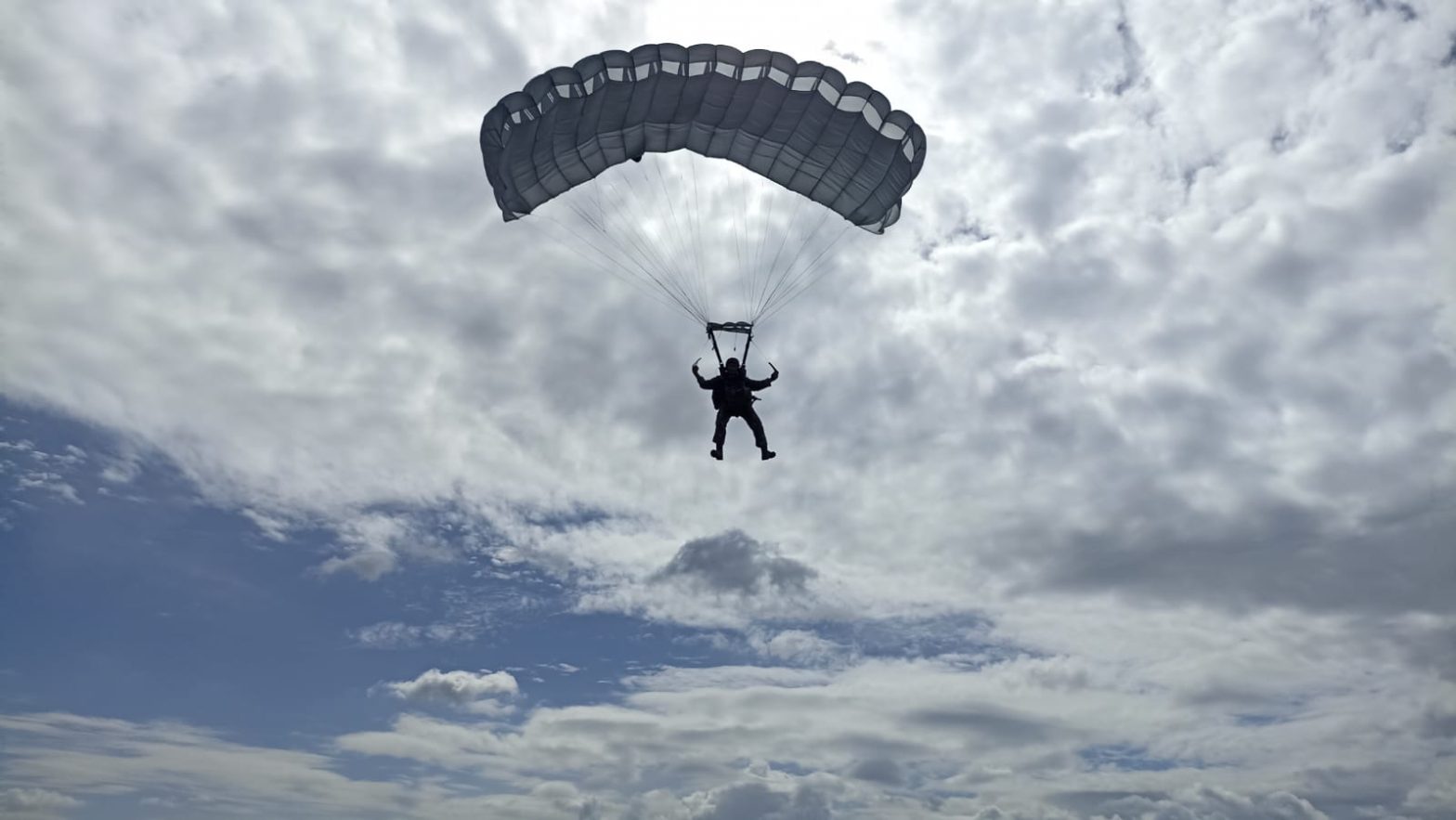 Prajurit peterjun payung free fall TNI AL (Foto Dispenal)