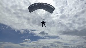 Prajurit peterjun payung free fall TNI AL (Foto Dispenal)
