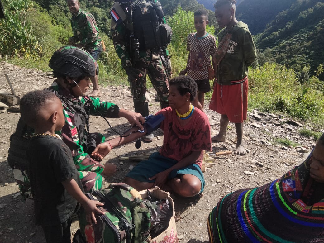 Satgas Yonif RK 115/ML Berikan Pelayanan Kesehatan untuk Warga Puncak Jaya
